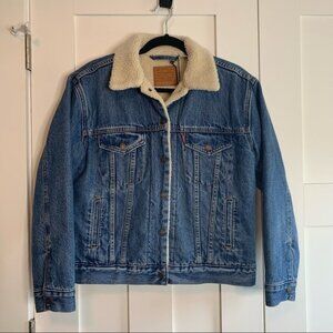 Levi’s x Urban Outfitters ex boyfriend trucker jacket Size Medium